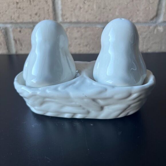 RAE DUNN Chicks in a Nest Salt Pepper Shaker Set Artisan Collection By Magenta - Picture 2 of 12
